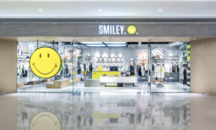 New Smiley Fashion Stores in China